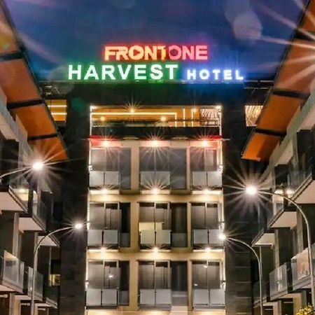 Front One Harvest Hotel Wonosobo Kültér fotó
