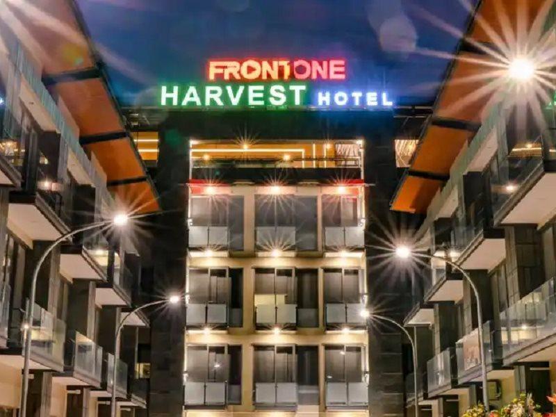 Front One Harvest Hotel Wonosobo Kültér fotó
